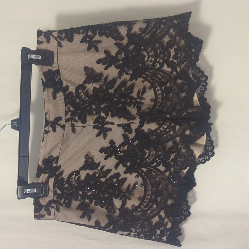 Alice & Olivia sequin embroidered mesh shorts - Picture 2 of 12